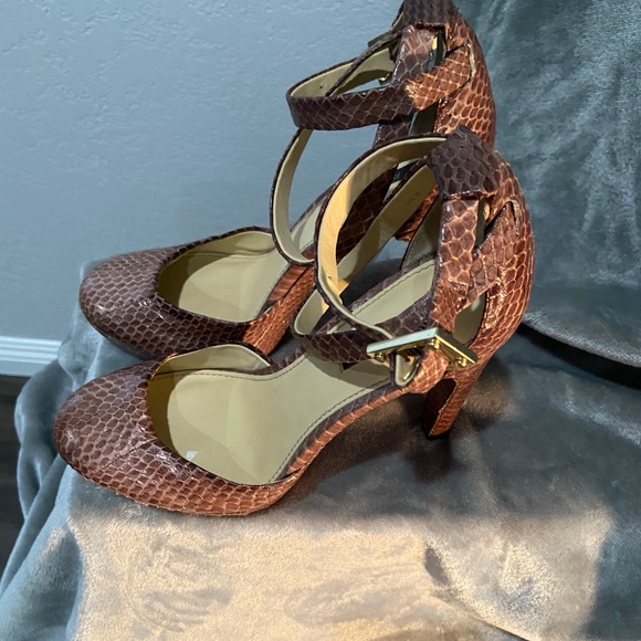 Designer Shoe - Picture 4 of 4